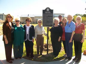stories/MacArthur_Pump_Dedication.jpg
