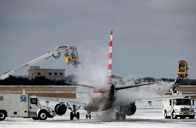 stories/dfw-airport-deicing-2025.jpg