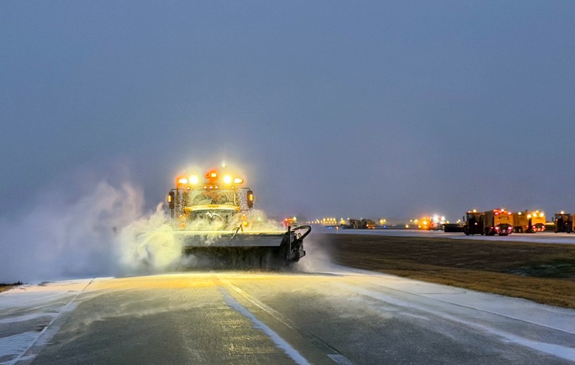 stories/dfw-airport-ice-removal_1769282796.jpg