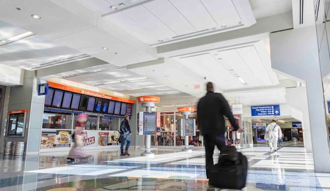 stories/dfwairport-travelers.jpg