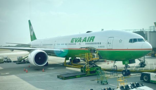 stories/eva-air-at-gate.jpg