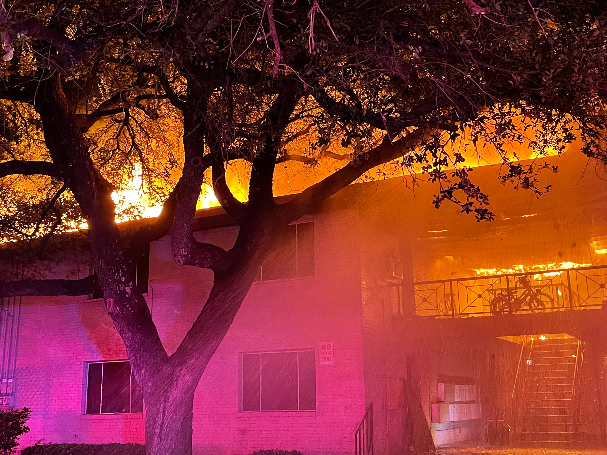 stories/fire_brentwood_apts.jpg