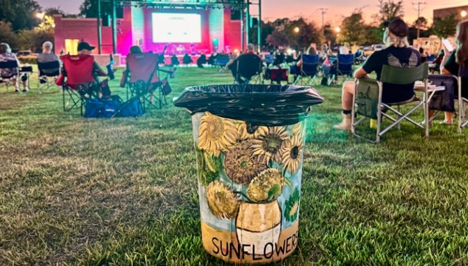 stories/hand-painted-trash-can-irving_1761153281.jpg