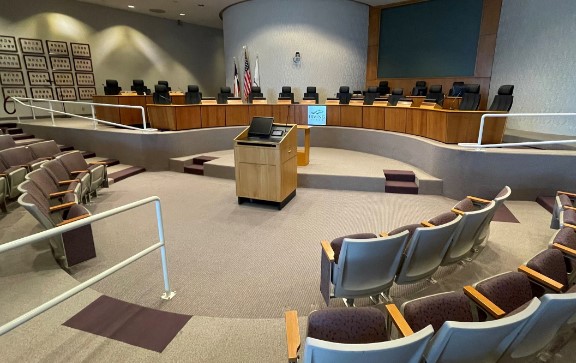 stories/irving-city-council-chambers.jpg