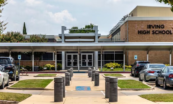 stories/irving-high-school-entrance.jpg