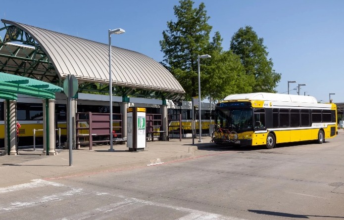stories/irving-tx-bus-stop_1762571679.jpg