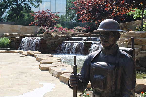 stories/irving_salute_troops.jpg