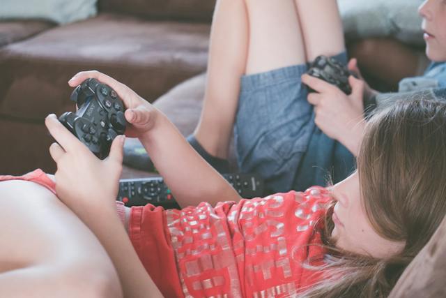 stories/kids-playing-video-games.jpg