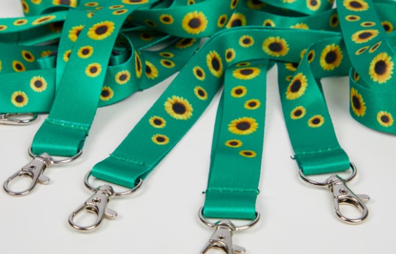 stories/sunflower-lanyard-dfwairport.jpg