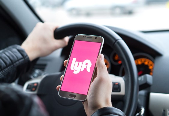 stories/using-lyft-app.jpg