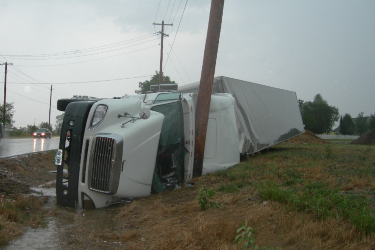 A Guide to Recovering Lost Wages After a Truck Accident in Texas